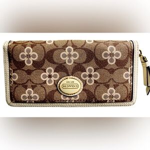 Vintage Coach Wallet for Women - Excellent Condition!